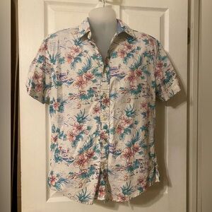 Men’s Hawaiian print button down shirt